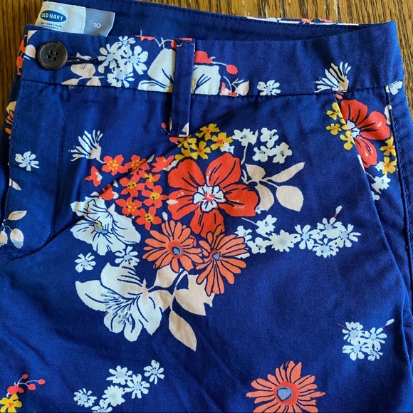 Old Navy floral shorts - Picture 3 of 4